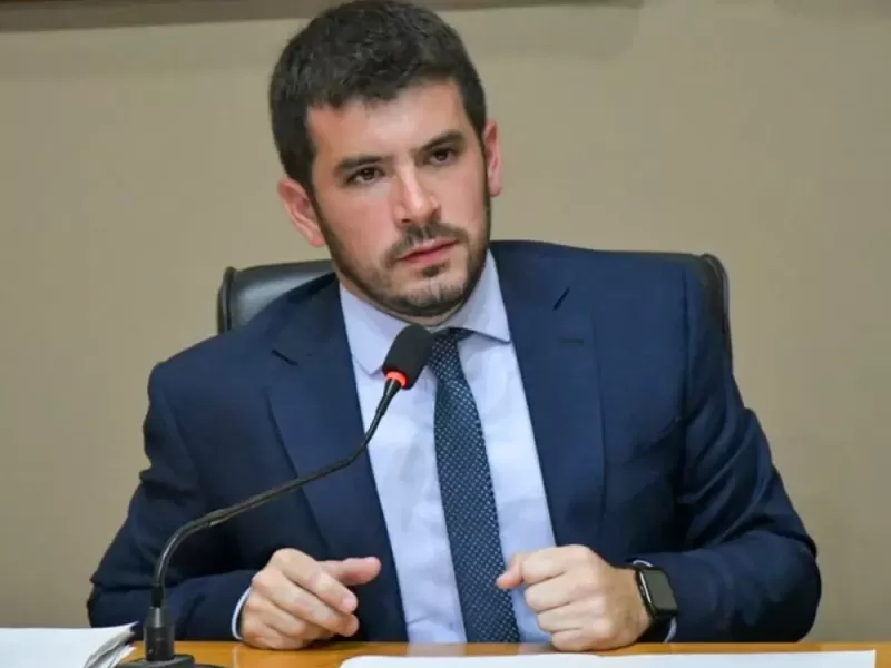 Chiarella fue elegido presidente de la UCR nacional y tom&oacute; el control del partido rumbo a 2027