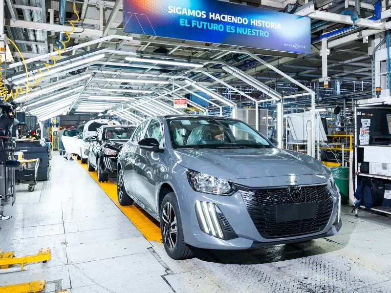 Mor&oacute;n: Stellantis redujo su producci&oacute;n en El Palomar y avanz&oacute; con retiros voluntarios