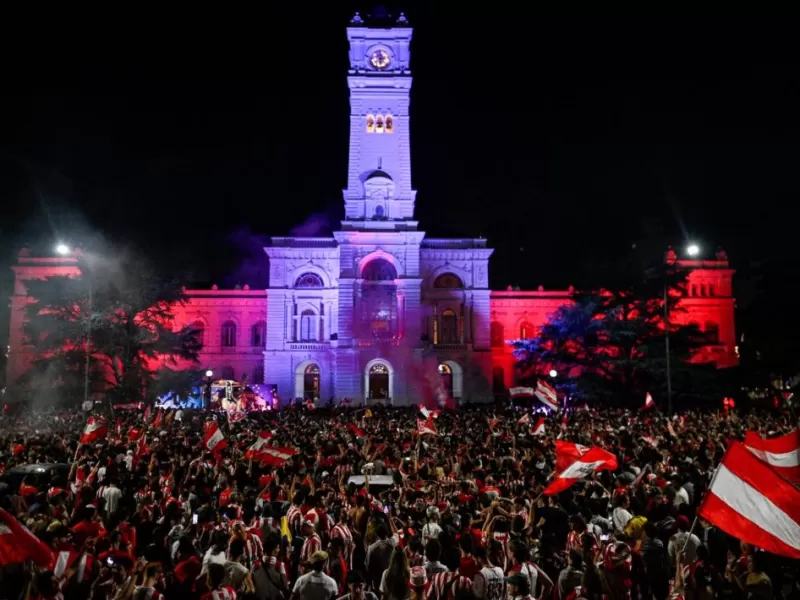 VIDEO | La Plata, rendida al supercampe&oacute;n: Estudiantes desat&oacute; una fiesta inolvidable