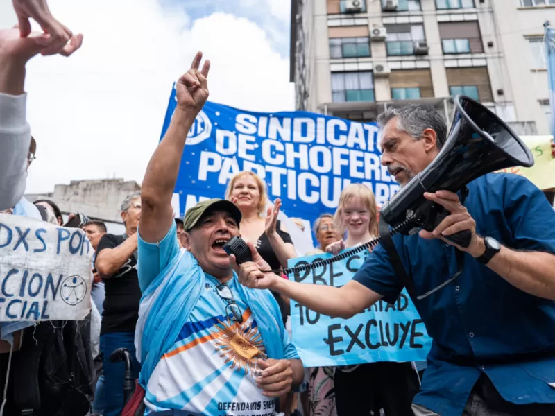 El Gobierno de Milei reprimi&oacute; a personas con discapacidad en una protesta frente a Casa Rosada