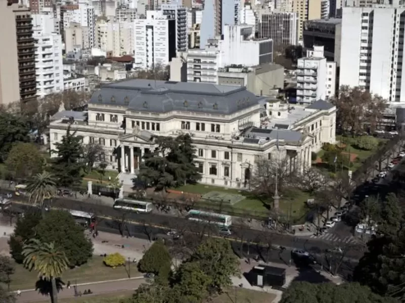 Esc&aacute;ndalo en la Legislatura: detuvieron a dos empleados acusados de liderar una presunta secta sexual