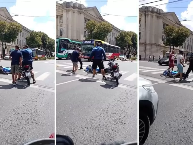 VIDEO | La Plata: dos motociclistas se golpearon en plena avenida 7 y paralizaron el tr&aacute;nsito
