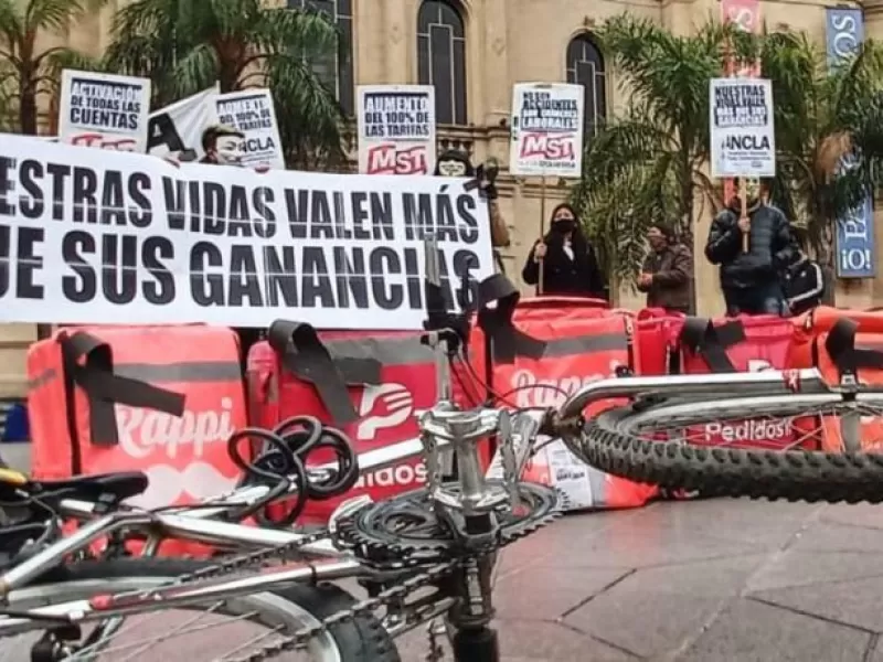 VIDEO | Tras el fallo que reconoci&oacute; la relaci&oacute;n laboral, repartidores denuncian que las apps siguen explotando sin consecuencias