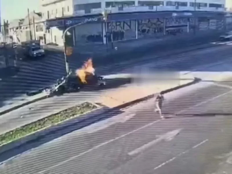 VIDEO | Un dram&aacute;tico choque e incendio en La Matanza dej&oacute; heridos graves y un conductor detenido