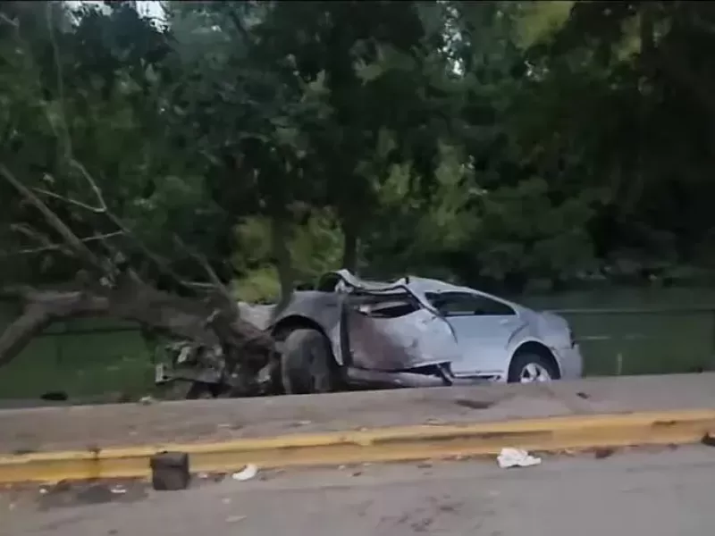 Muri&oacute; un adolescente de 17 a&ntilde;os tras chocar contra &aacute;rboles en la Costanera de Carmen de Patagones