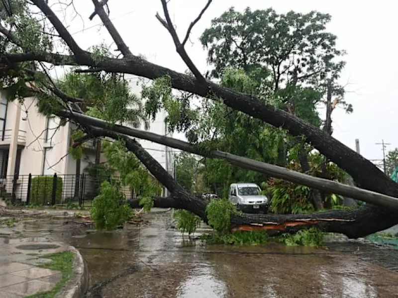 Lluvias torrenciales causaron evacuaciones y destrozos en distintos puntos de la provincia