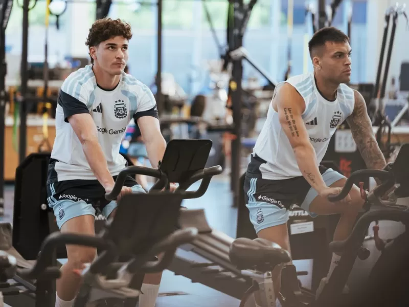 VIDEO | La Scaloneta encendi&oacute; las alarmas: nueve futbolistas llegan con problemas f&iacute;sicos al Mundial