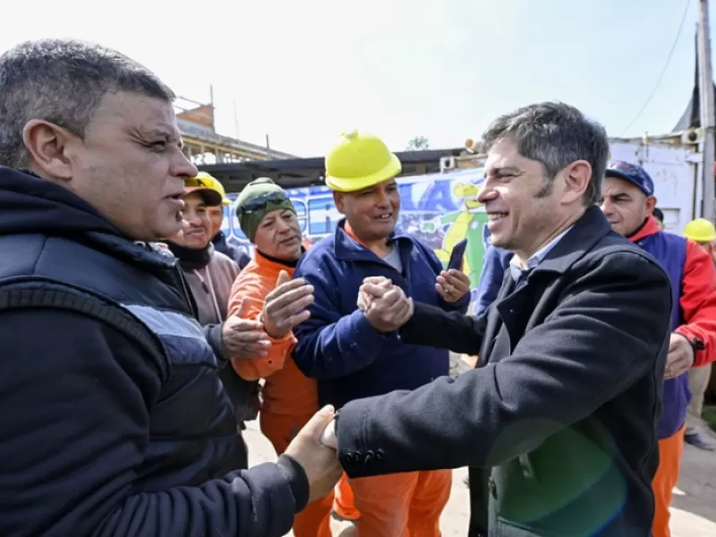 Axel Kicillof visitó Florencio Varela y advirtió que la Argentina atraviesa una “emergencia laboral, alimentaria y social”