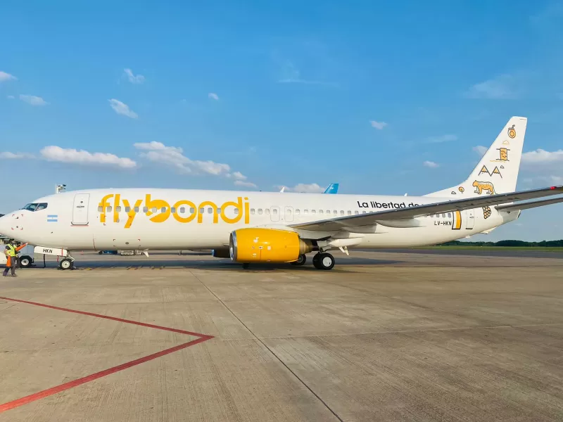 VIDEO | El Gobierno de Milei le sigue permitiendo vender pasajes a Flybondi a pesar de no volar hace dos semanas