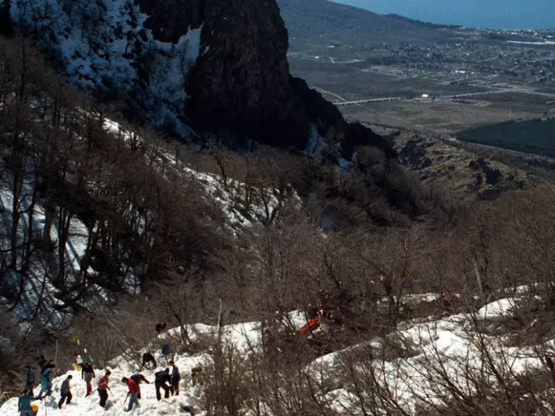 R&iacute;o Negro: un beb&eacute; cay&oacute; 30 metros en Cerro Ventana tras soltarse de una mochila de trekking