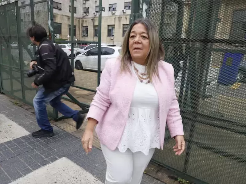 La escribana de Adorni habl&oacute; ante la Justicia y no pudo explicar el origen del dinero