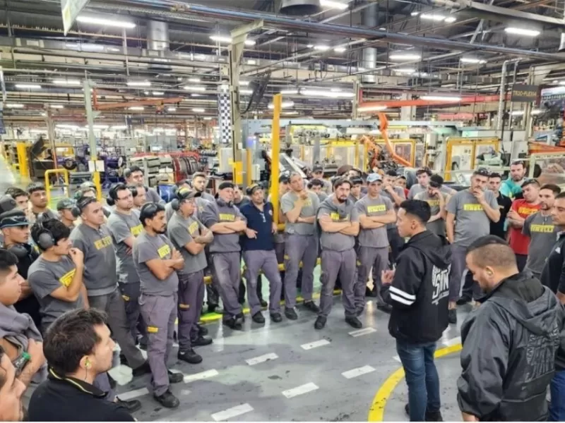 Pirelli fren&oacute; su planta de Merlo y reducir&aacute; turnos por la ca&iacute;da de la actividad