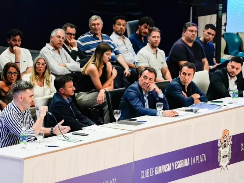 Gimnasia en jaque: la dirigencia admitió que no puede pagar salarios y ahora busca un salvavidas financiero