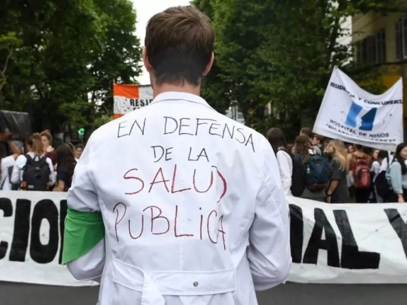 VIDEO | Milei ech&oacute; a m&aacute;s de 80 trabajadores de un reconocido hospital provincial y desat&oacute; un conflicto gremial