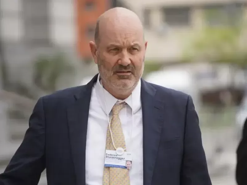 Sturzenegger impulsa una medida del SENASA que elimina controles municipales