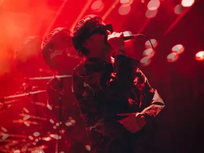 VIDEO | The Strokes estren&oacute; en vivo &ldquo;Going Shopping&rdquo; y anticip&oacute; su pr&oacute;ximo disco