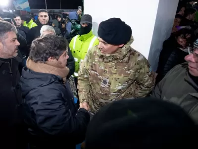 Kicillof encabez&oacute; la vigilia de Malvinas en Tierra del Fuego junto a gobernadores
