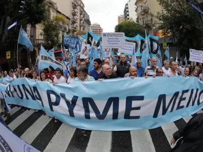 Las pymes alertaron por cierres masivos y le bajan el pulgar a la reforma laboral