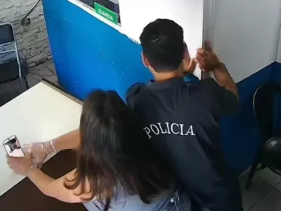 VIDEO | Mar del Plata: denunci&oacute; una estafa en la comisar&iacute;a y termin&oacute; agredida por un polic&iacute;a