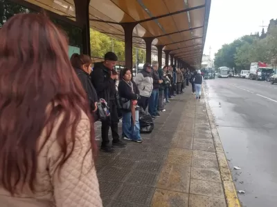Un paro de colectivos agrava el caos en el AMBA en medio de recortes y sueldos impagos