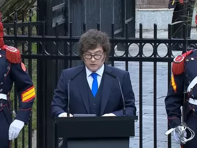 VIDEO | Milei encabez&oacute; el acto por Malvinas en CABA mientras en las redes resurgen sus elogios a Thatcher