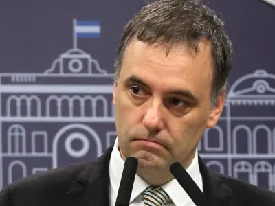 Un contratista complic&oacute; a Manuel Adorni: denunci&oacute; pagos en negro por 245 mil d&oacute;lares por trabajos en su country