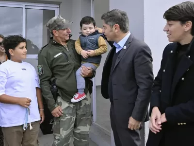 VIDEO | Kicillof cruz&oacute; a Adorni por sus propiedades mientras reforz&oacute; la entrega de viviendas en la Provincia