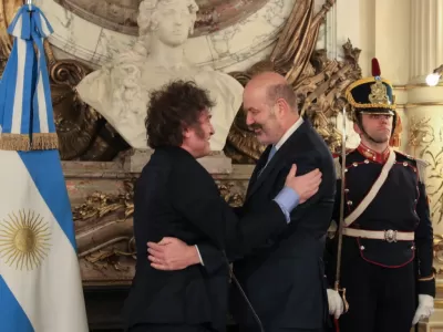 Preocupaci&oacute;n en los puertos: Sturzenegger busca eliminar el practicaje y pone en riesgo el empleo y la soberan&iacute;a