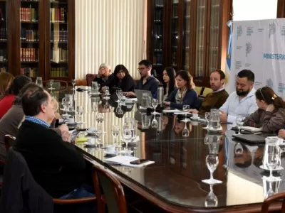 La Provincia destac&oacute; el acuerdo salarial con docentes y estatales