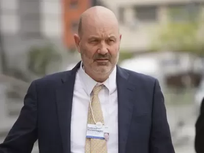 Sturzenegger impulsa una medida del SENASA que elimina controles municipales